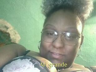 Ari_grande