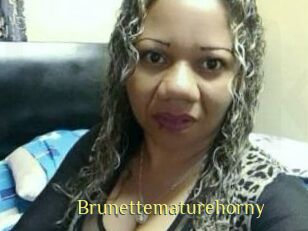 Brunettematurehorny