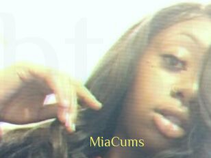 MiaCums