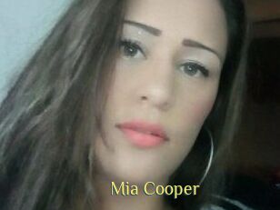 Mia_Cooper