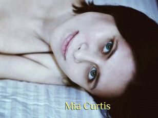 Mia_Curtis