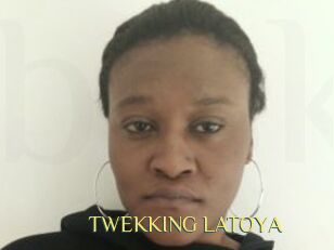 TWEKKING_LATOYA