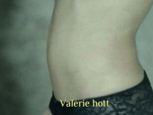 Valerie_hott